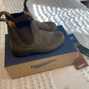 Blundstones